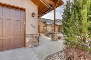 Exterior detail - Luxury Getaway | Walkable, Starlink, Patio, Garage (Pagosa Springs)