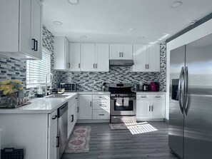 Private kitchen - Bestel Getaway | Disney Area•Beach•Little Saigon (Midway City)