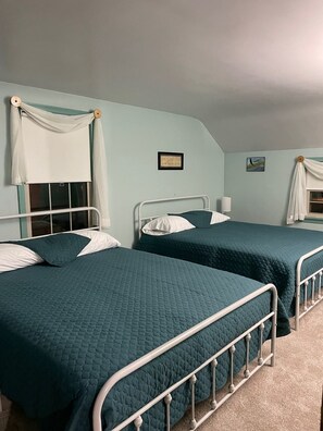 Fer et planche à repasser, Wi-Fi gratuit, draps fournis