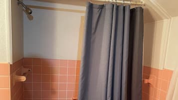 Hårføner, håndklær, såpe og toalettpapir