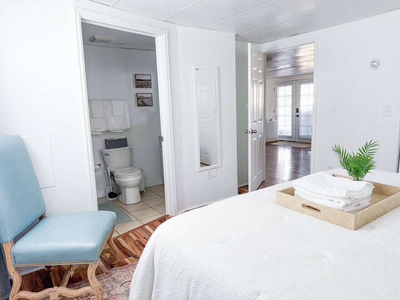 Iron/ironing board, WiFi, bed sheets