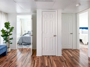 Bügeleisen/Bügelbrett, WLAN, Bettwäsche