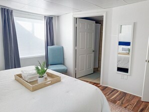 Iron/ironing board, WiFi, bed sheets