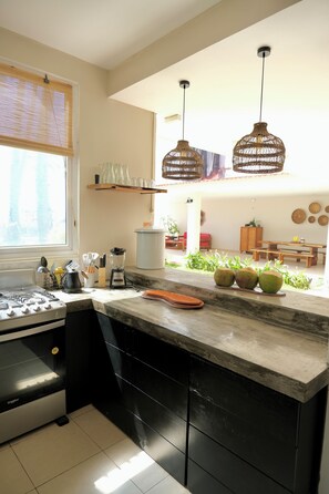 Shared fridge, microwave - Casa Origen (El Zonte)