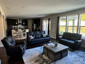 Smart TV, fireplace, printers - Charming 5-bedroom house in Pasco perfect for families (Pasco)