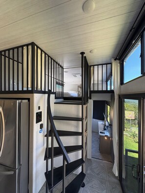 Interior - Luxury camper with a spectacular view, surrounded by nature. (Ciudad Colón)