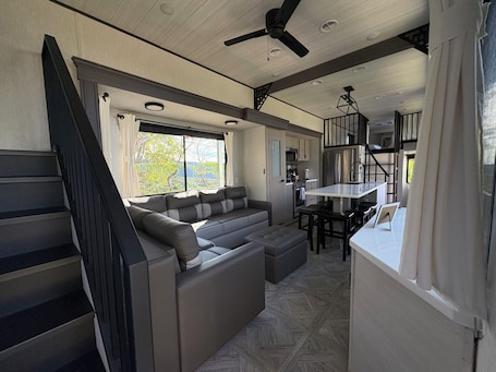 Smart TV. Luxury camper with a spectacular view, surrounded by nature.