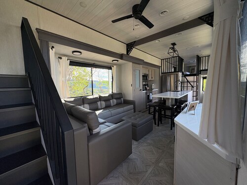 Luxury camper with a spectacular view, surrounded by nature.