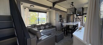 Luxury camper with a spectacular view, surrounded by nature.