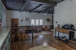 书、音乐库、立体声音响