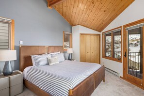 Desk, travel crib, WiFi, bed sheets - Paradise in Mt. CB - Hot Tub, Garage, Mtn Views (Crested Butte)