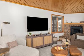 TV - Paradise in Mt. CB - Hot Tub, Garage, Mtn Views (Crested Butte)