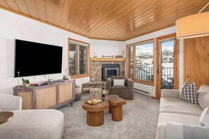 TV - Paradise in Mt. CB - Hot Tub, Garage, Mtn Views (Crested Butte)