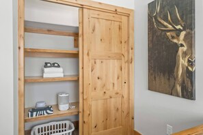 Interior - Elk Valley Abode - Mountain Views, Garage, Grill (Crested Butte)