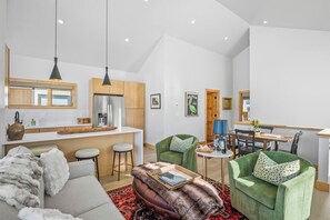TV - Elk Valley Abode - Mountain Views, Garage, Grill (Crested Butte)