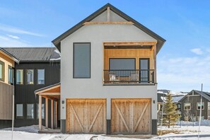 Exterior - Elk Valley Abode - Mountain Views, Garage, Grill (Crested Butte)