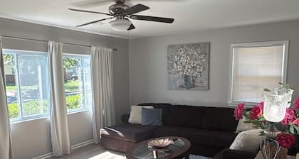 Quaint 3-bedroom house with AC in welcoming Wichita