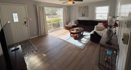 Quaint 3-bedroom house with AC in welcoming Wichita
