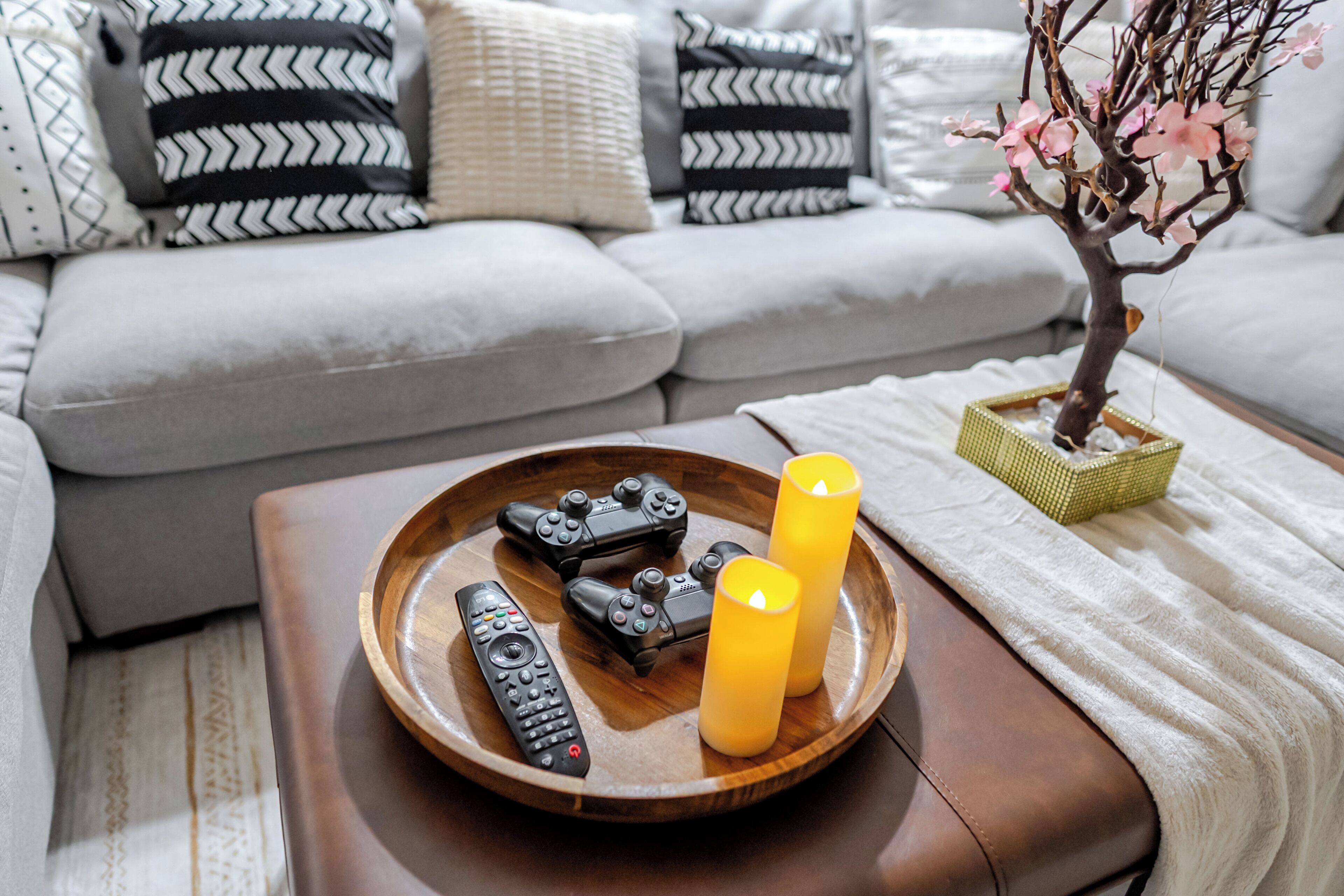 4 quartos, escrivaninha, ferros/tábuas de passar roupa