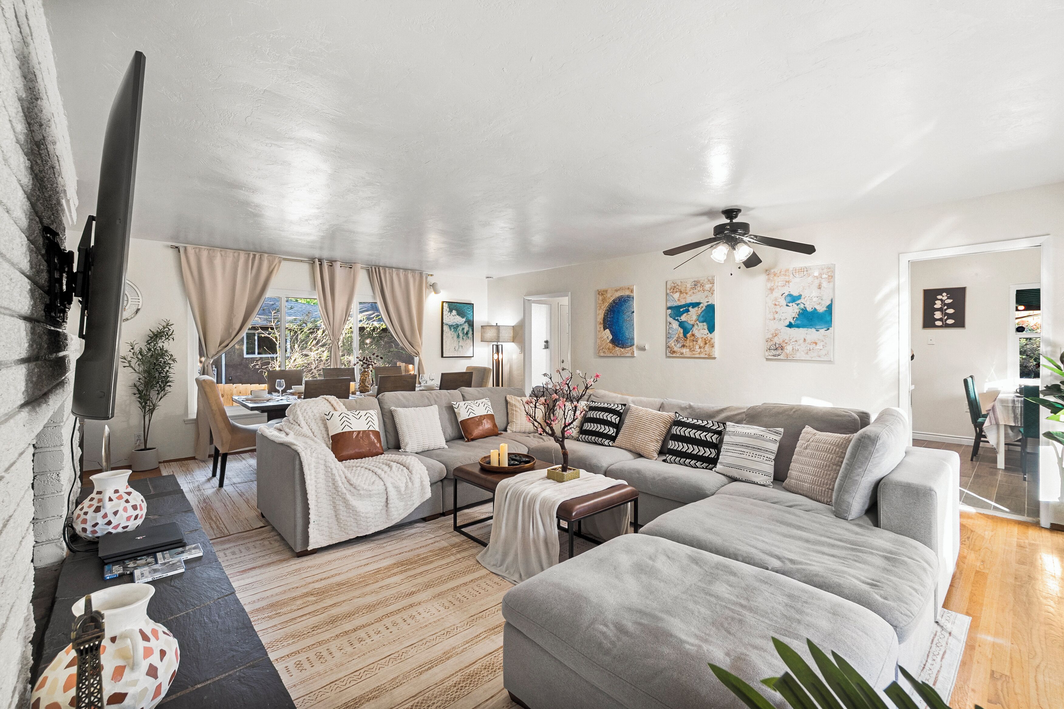 Smart TV, videojuegos, libros y biblioteca musical 