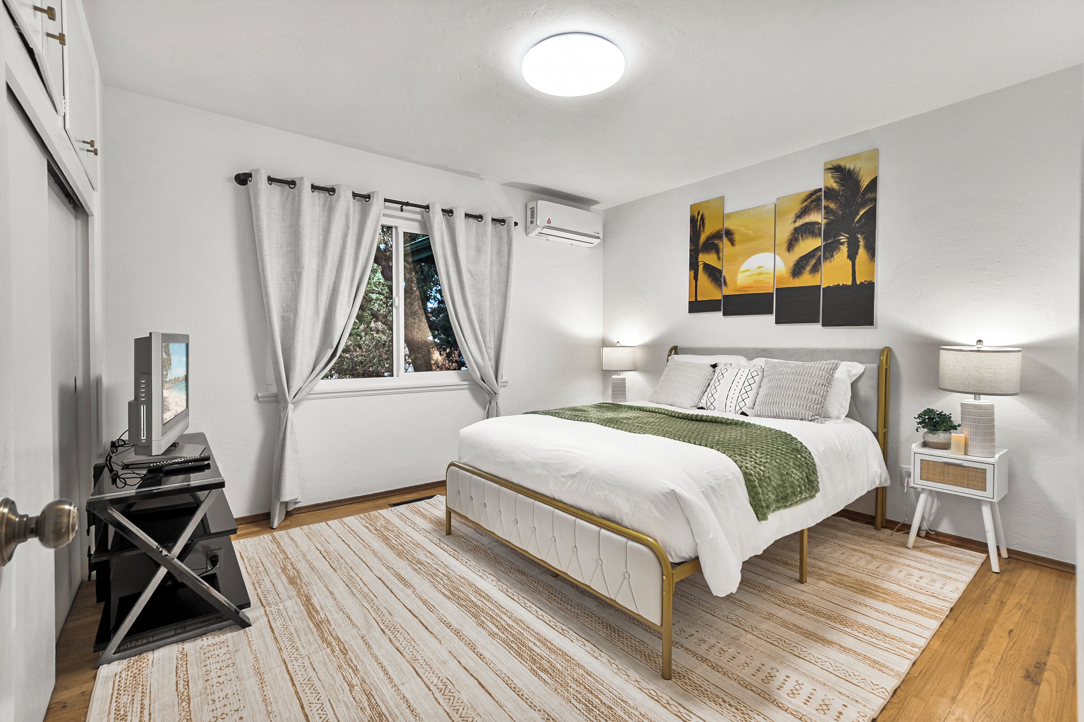 4 habitaciones, escritorio, tabla de planchar con plancha y wifi gratis 