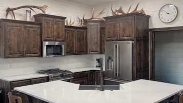 Micro-ondes, four, plaque de cuisson, lave-vaisselle