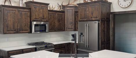 Micro-ondes, four, plaque de cuisson, lave-vaisselle