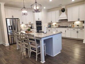 Fridge, microwave, oven, stovetop - Master's Golf Tournament 5-bedroom house in welcoming North Augusta. (North Augusta)