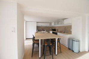 Dining - House with 9 Private Suites near Le Mans Circuit (Le Mans)