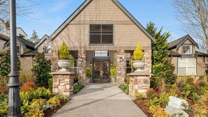 Unclassified image, 2 of 6, button - A Cozy 1-bedroom apartment in serene Everett with fitness room is available. (Everett)