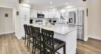 Louisiana Charm, 4 bedroom, 5m to ILM, Private Yard & Fire Pit