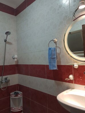 Towels, soap, toilet paper - Cozy 1-bedroom apartment in peaceful Hurghada with ACComfortable Fully Furnished (Hurghada)