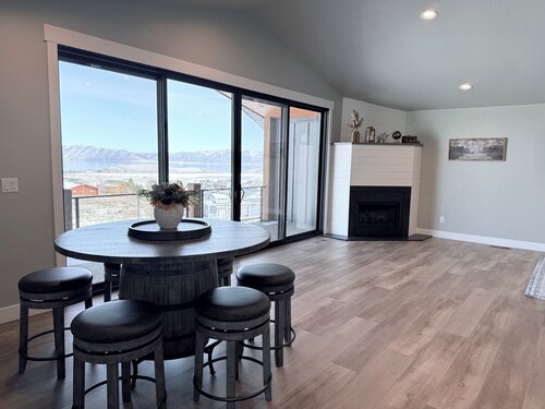 2-bedroom apartment in marvelous Garden City with AC