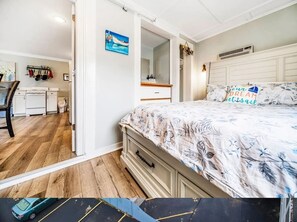 Iron/ironing board, free WiFi, bed sheets - Stylish and Upscale Beach Apartment (Old Orchard Beach)