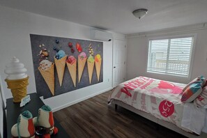 Bureau, fer et planche à repasser, lit parapluie, Wi-Fi gratuit