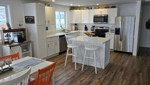 Private kitchen - Panoramic rooftop view and pinball game room. (Old Orchard Beach)