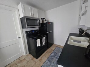 Mikrobølgeovn, ovn og kokeplater