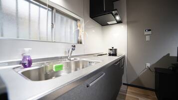 House, 4 Bedrooms, Non Smoking, Kitchenette | Private kitchen