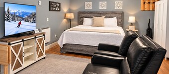 Overlook Condo 21-C Studio ~ Off Mountain ~ 6 miles to Snowshoe Mountaintop Village