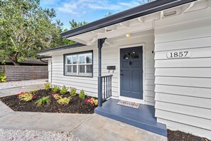 Exterior detail - Coastal Cottage Escape Near Siesta Key Beach with Hot Tub (Sarasota)