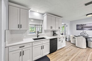 Fridge, microwave, oven, stovetop - Coastal Cottage Escape Near Siesta Key Beach with Hot Tub (Sarasota)