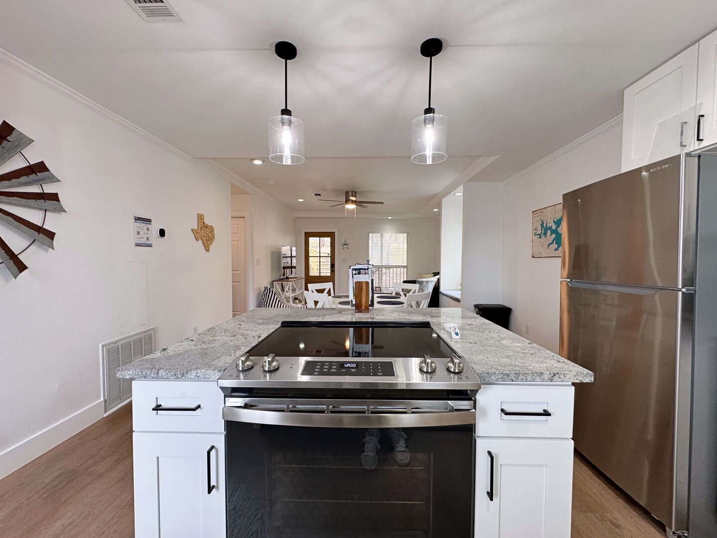 Refrigerador, microondas, horno, placa de cocina