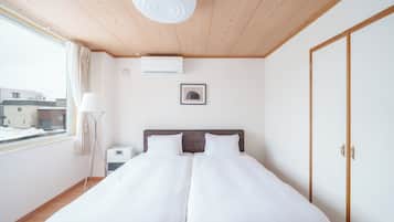 Escritorio, tabla de planchar con plancha y cunas gratuitas