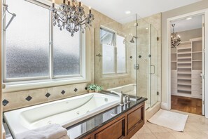 Shower, jetted bath, hair dryer, towels - Beach Retreat- Walk to Beach! Spacious 4BR, Oceanview, BBQ & Firepit- Sleeps 12 (Huntington Beach)