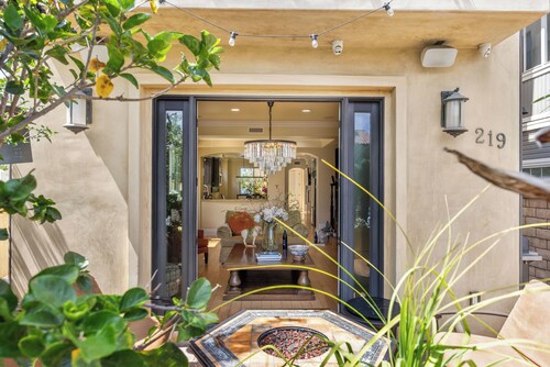 Beach Retreat- Walk to Beach! Spacious 4BR, Oceanview, BBQ & Firepit- Sleeps 12
