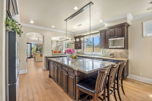 Microwave, oven, stovetop, dishwasher - Beach Retreat- Walk to Beach! Spacious 4BR, Oceanview, BBQ & Firepit- Sleeps 12 (Huntington Beach)
