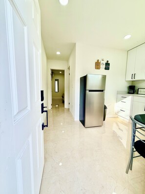 Interior - Modern & Cozy Retreat (Tampa)