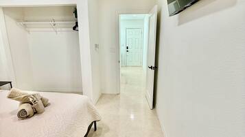 1 dormitorio, tabla de planchar con plancha, wifi gratis y ropa de cama