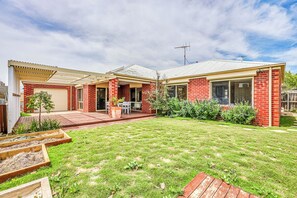 Exterior - StayAU Two-story Comfy House Pool Table (Corio)