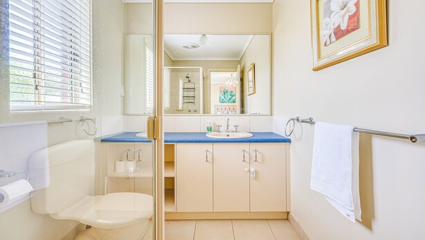 Maison mitoyenne, vue jardin | Salle de bain